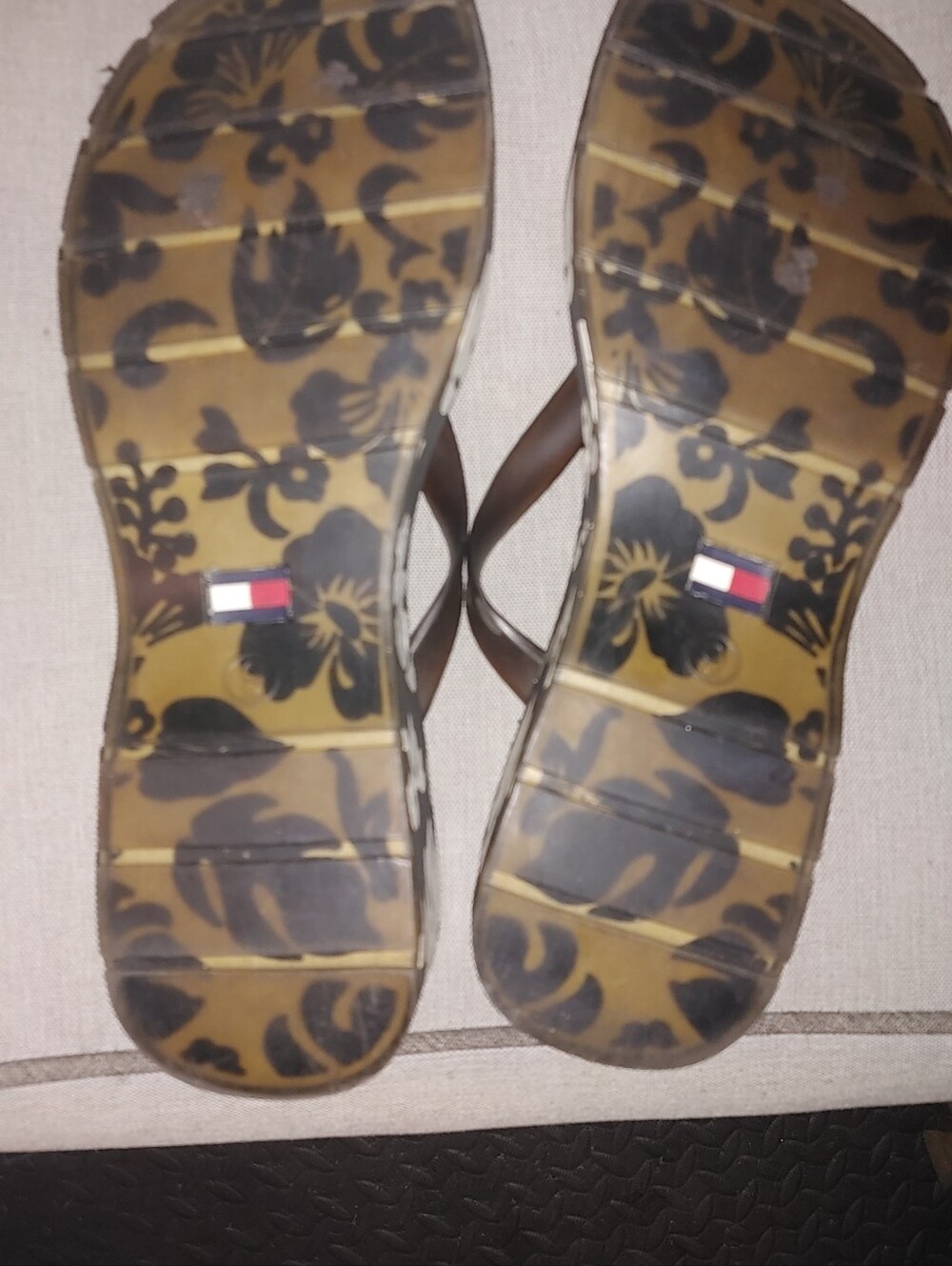 Tommy Hilfiger Brown Floral-Print Flip Flop Sandals with Flag Logo